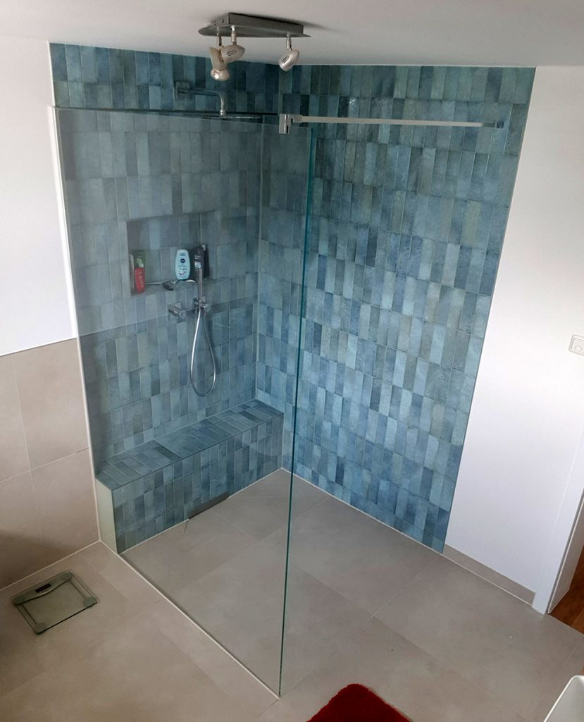 Glas als Abtrennung zum Duschbereich