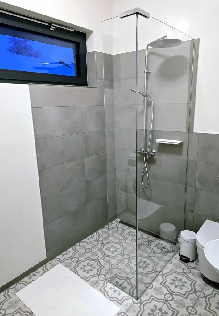 Glasabtrennung Dusche mit Winkel